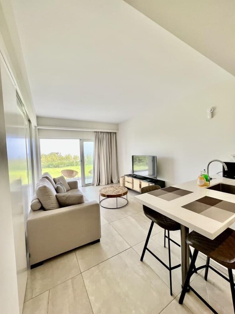 Emerald Bay Suites, Paralimni, photo 2