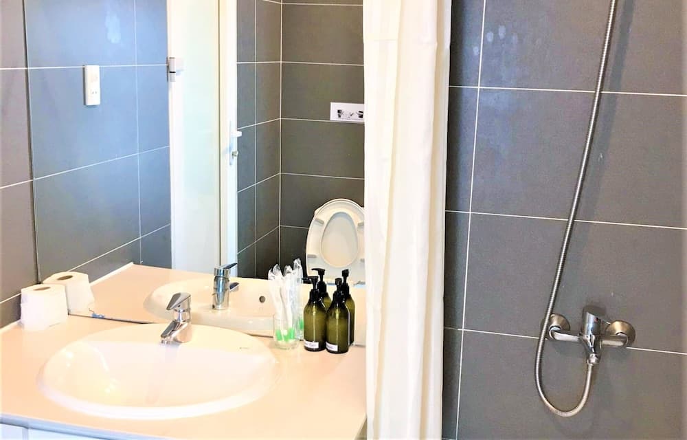 Bathroom at M-H Apartment Hotel