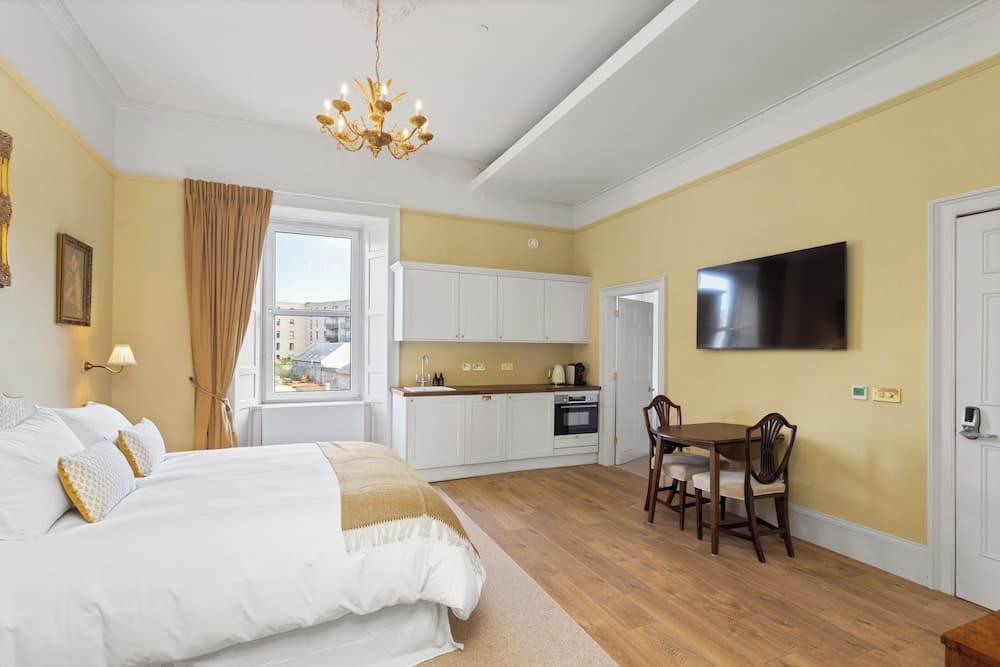 The Townhouse, photo 2