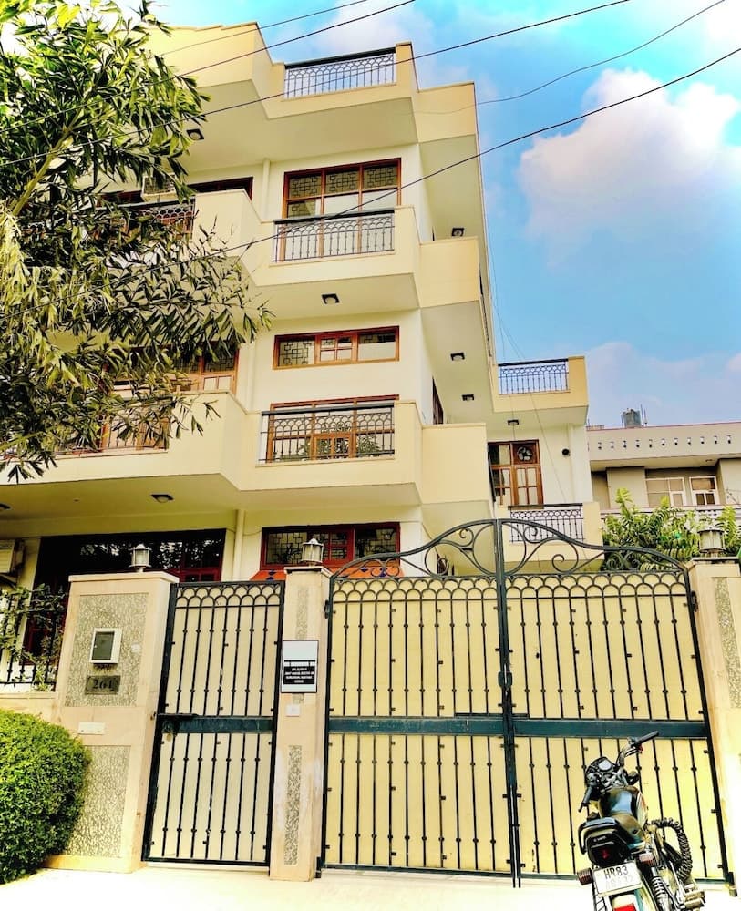 BedChambers Serviced Apartments -Artemis, Gurugram