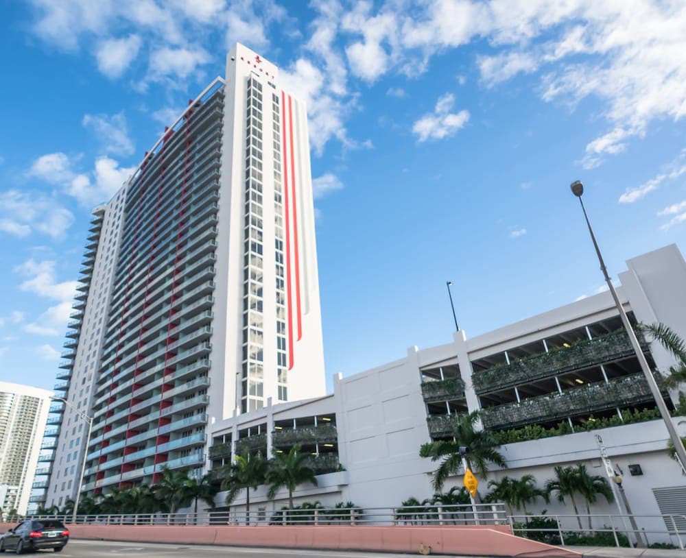 Beachwalk Private Apartments, Hallandale Beach