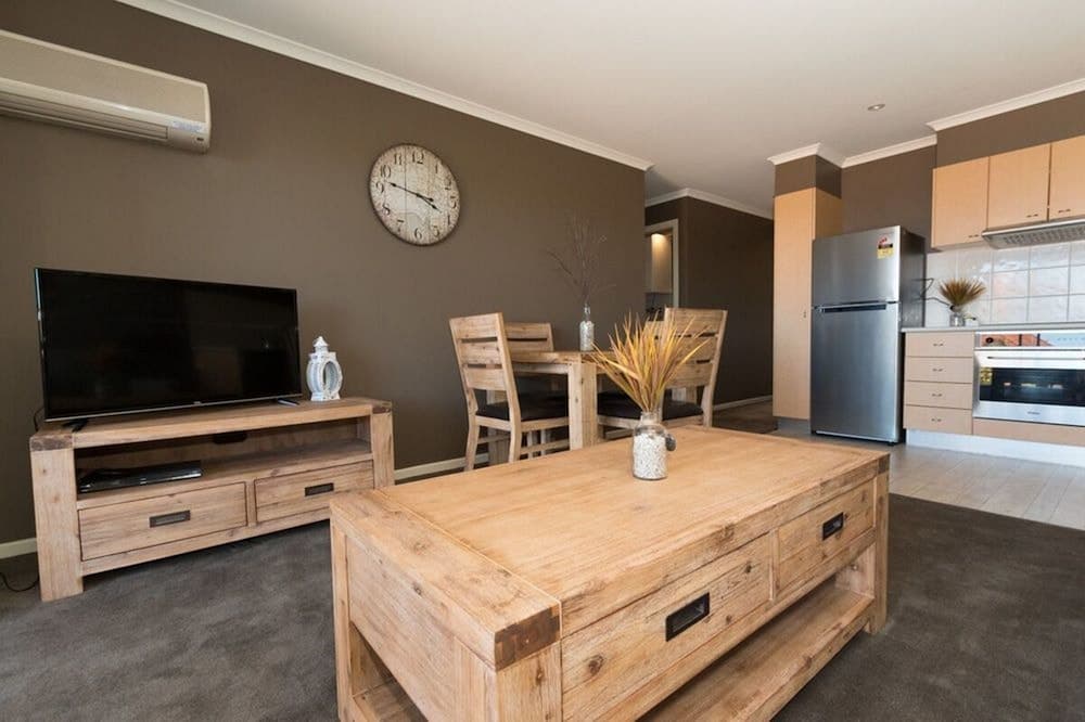 Beach Haven Executive Apartments, Korora, photo 3