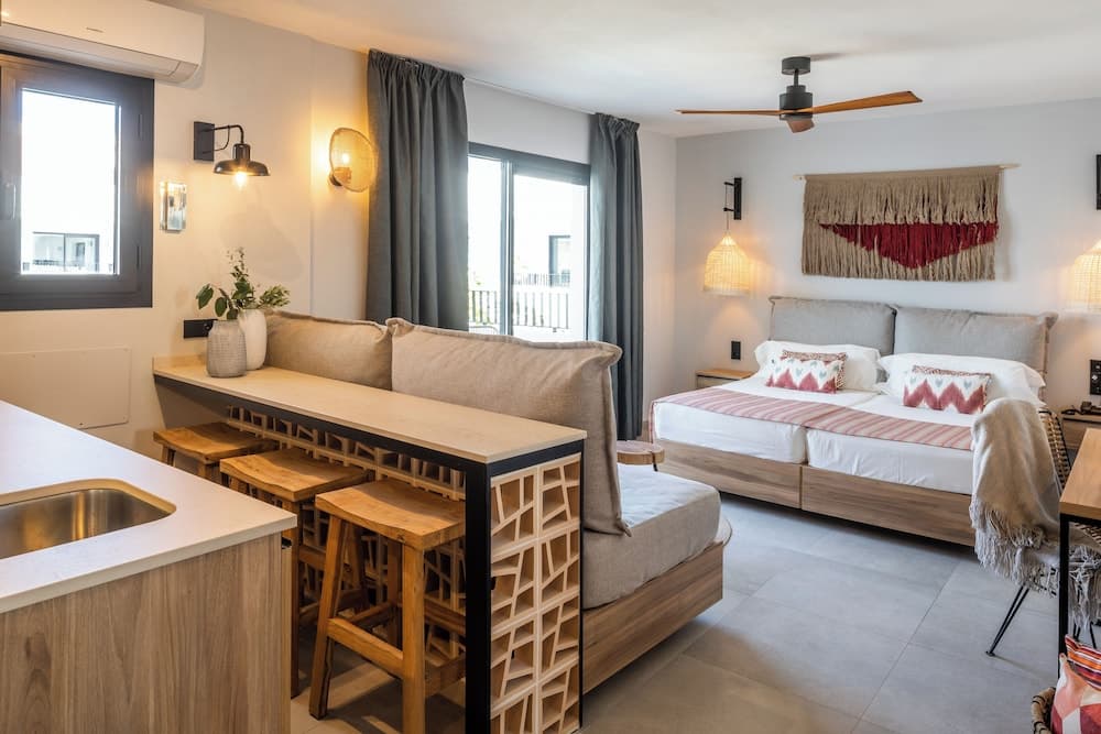 Aparthotel Casita Blanca - Adults Only, Sant Antoni de Portmany, photo 4