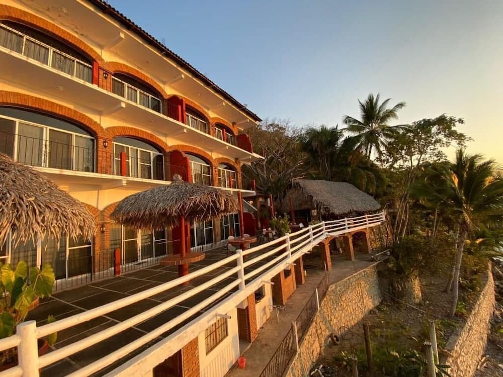 Traditional Sierra Leon Oceanfront Rooms, Puerto Vallarta