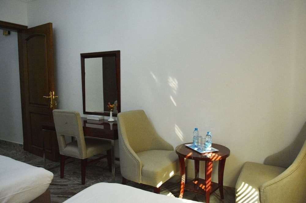 ROYAL SUITE HOTEL APARTMENTS, Saham, photo 4