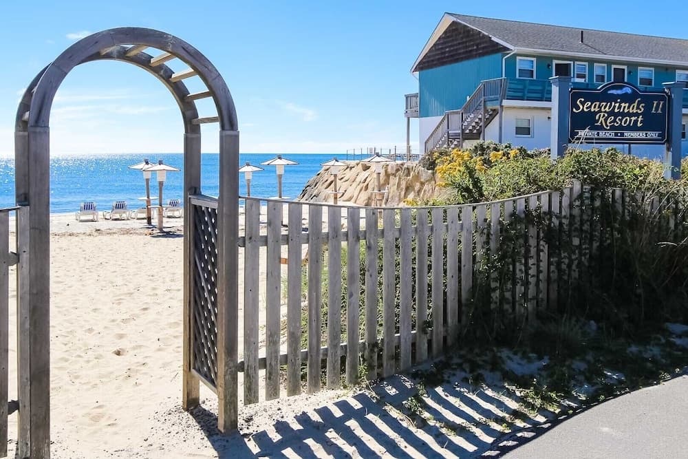 Seawinds II, Dennis Port