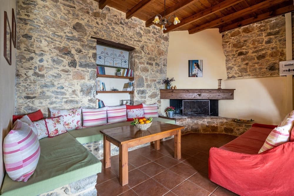 Orgon Farm Houses, Kastelli Municipal Unit