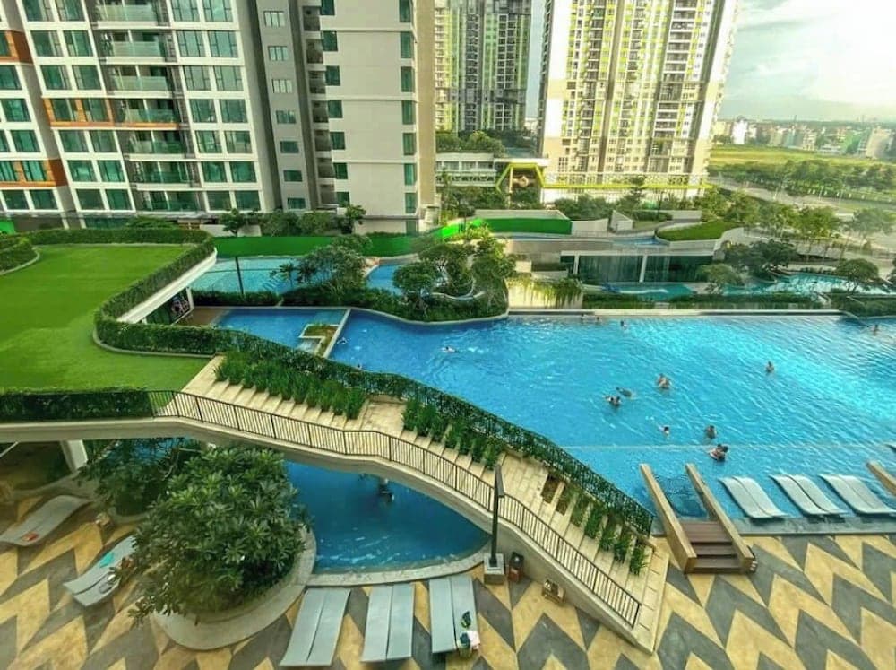 Bluesky Feliz En Vista Luxury Vacation, Cat Lai