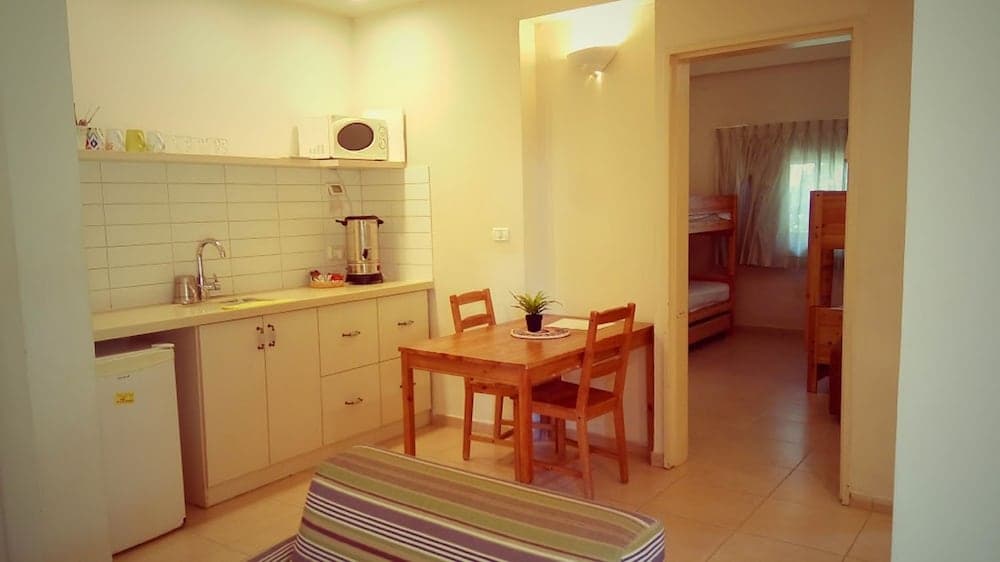 Kibbutz Tiratzvi - Country Lodging, Emek HaMaayanot, photo 3