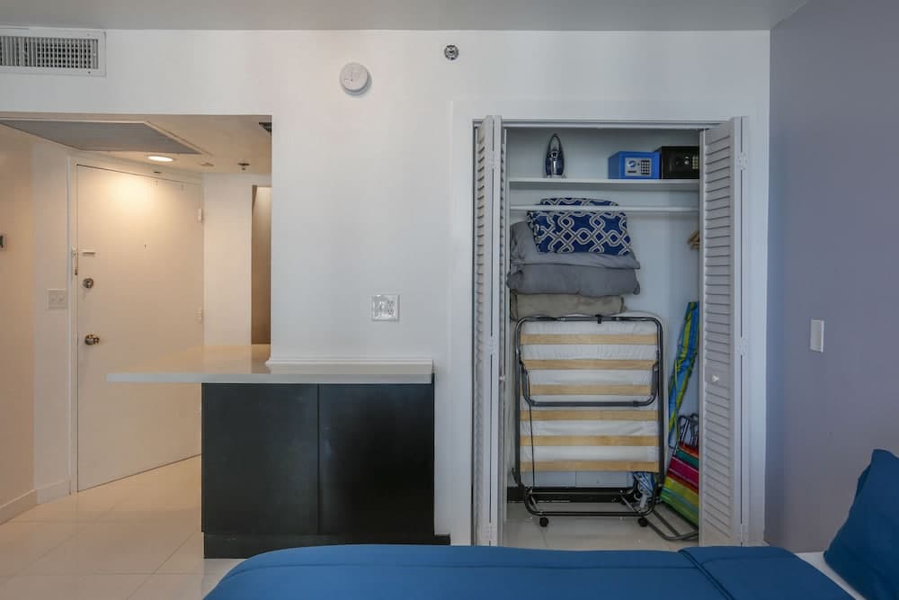 Castle Beach Suites by MiaRentals, Miami Beach, photo 2