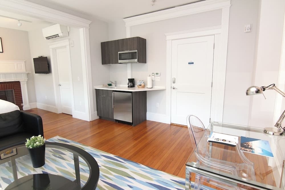 Maverick Suites at 89 Marion, Brookline, photo 4