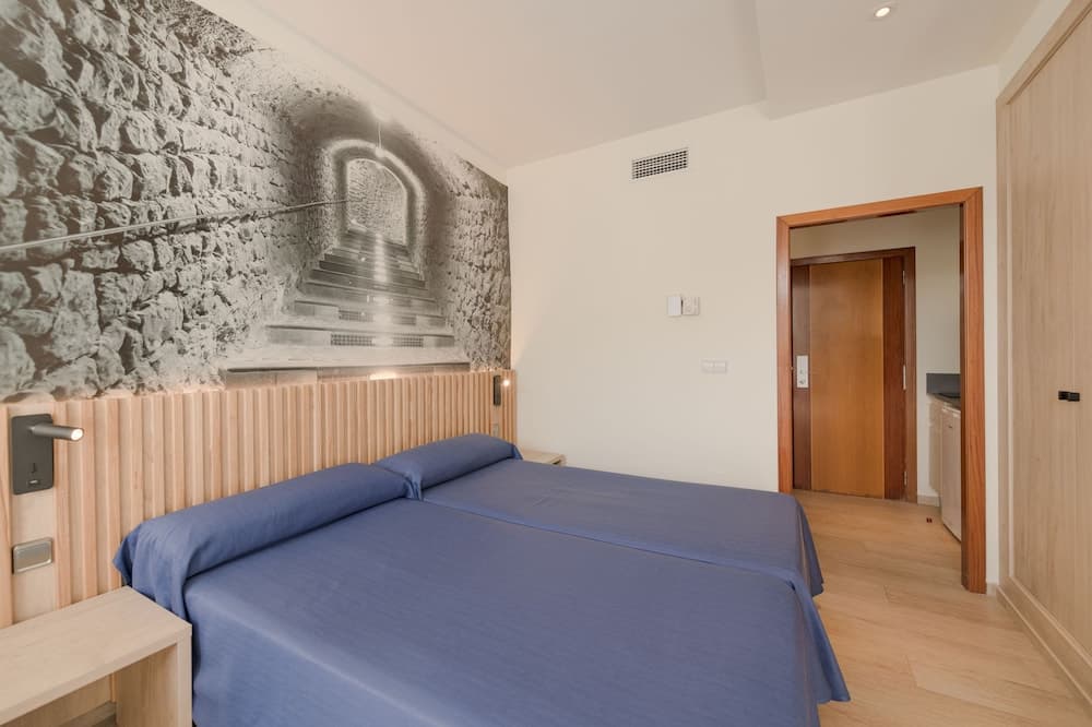 Hotel Apartamentos El Pinar, Santa Eulalia del Río, photo 2