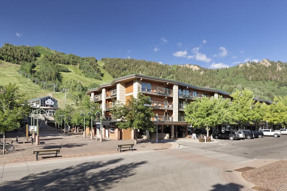North of Nell, Aspen