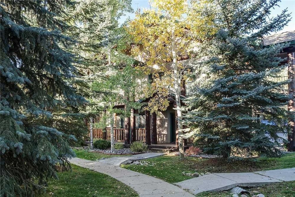 Saddle Creek Townhomes by Pioneer Ridge Management, Steamboat Springs