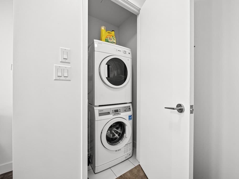 Stallion Suites Opp CN Tower & Scotiabank Arena, Toronto, photo 4