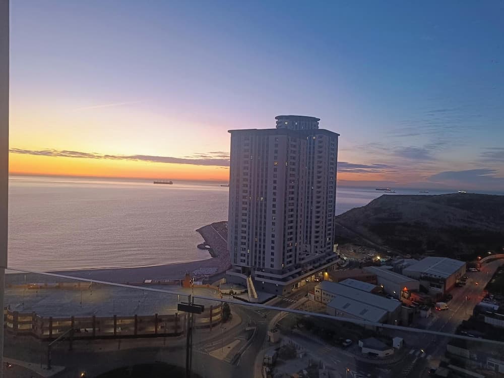 E1 18th Floor Studios, Sea & Beach Views, Gibraltar, photo 3