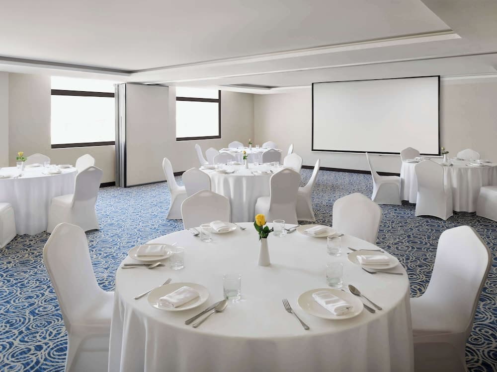 Movenpick Hotel Apartments Al Mamzar Dubai, Dubai, photo 2