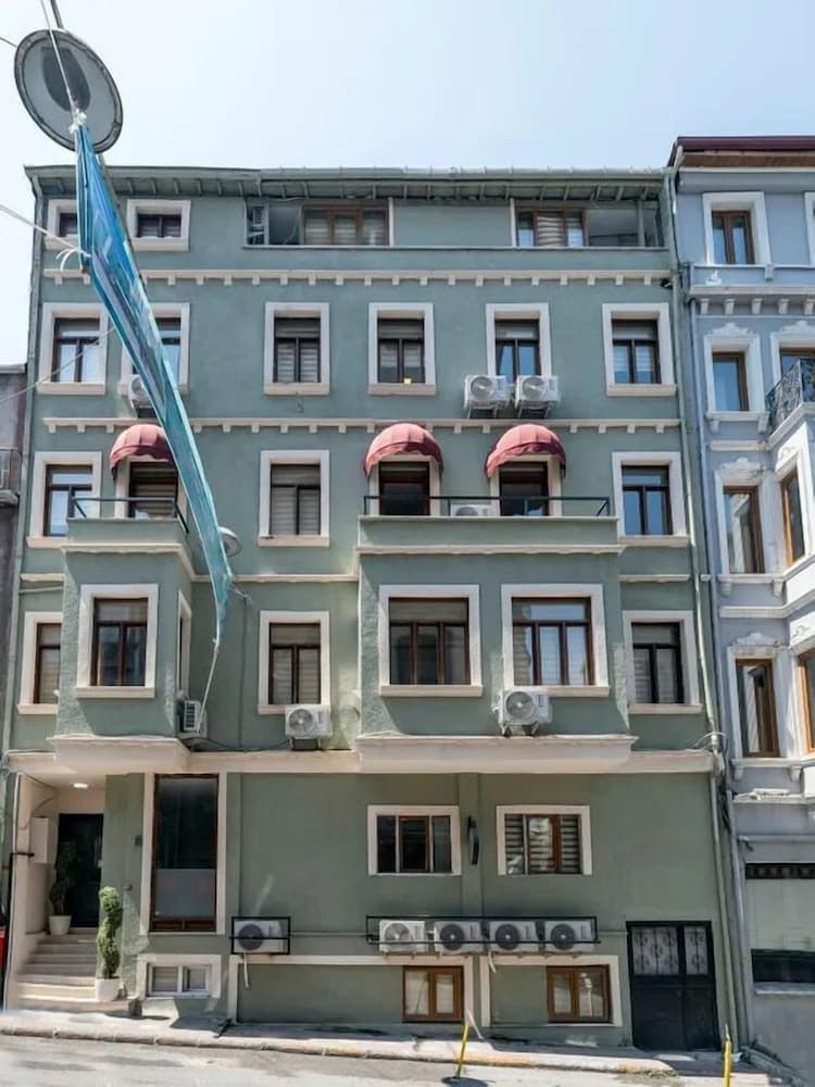 Red Tent Suite 24, Istanbul