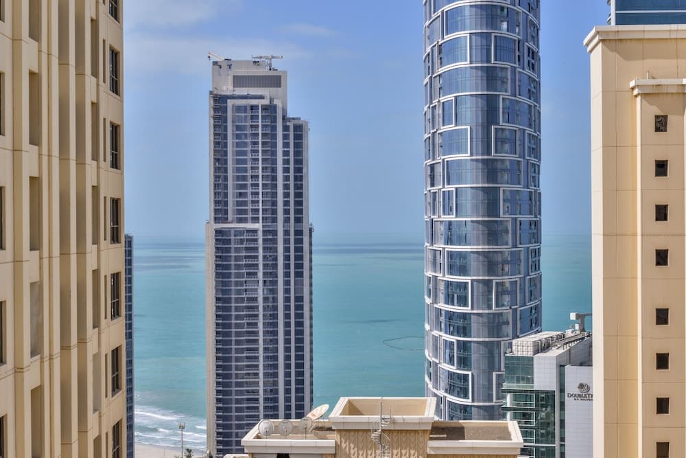 Luxury JBR Shams - Sea or Marina View - Free Beach Resorts Access!, Dubai