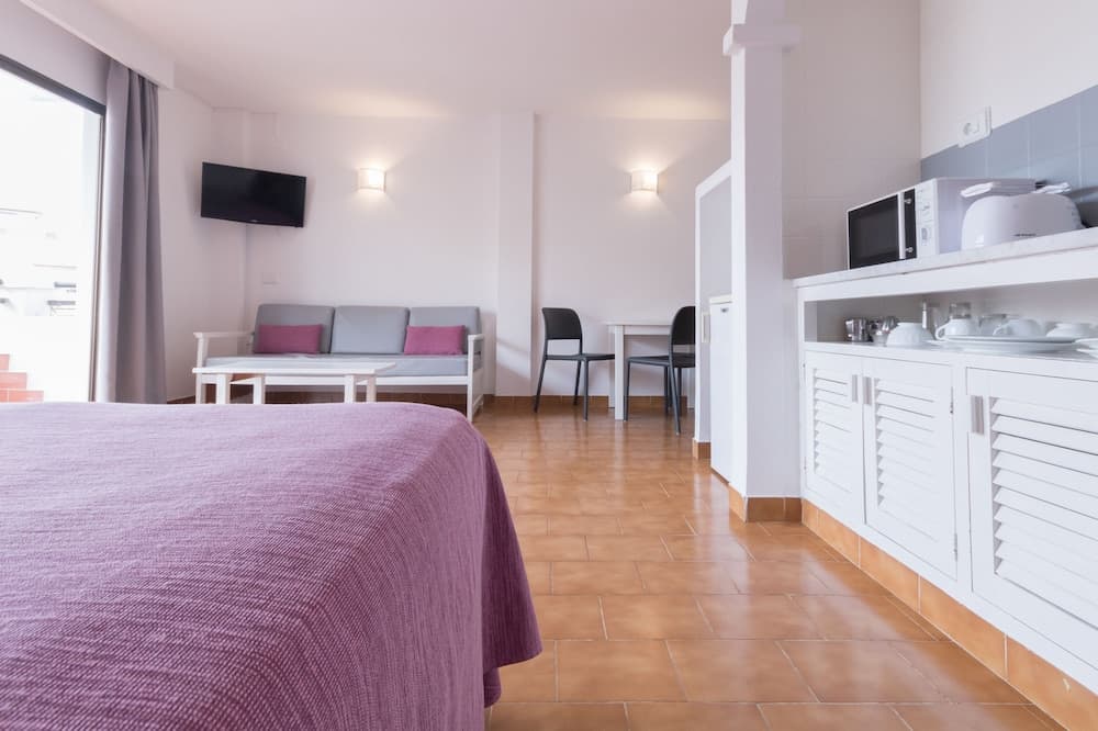 Apartamentos Orosol 2 by Typic Hotels, Sant Antoni de Portmany, photo 4