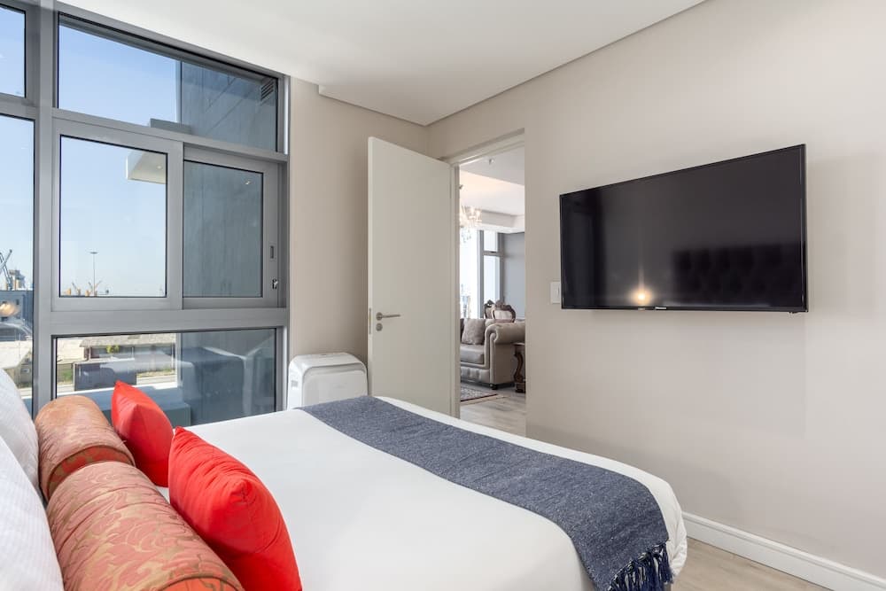 Hotel room at V&A Waterfront Luxury Residences - WHosting