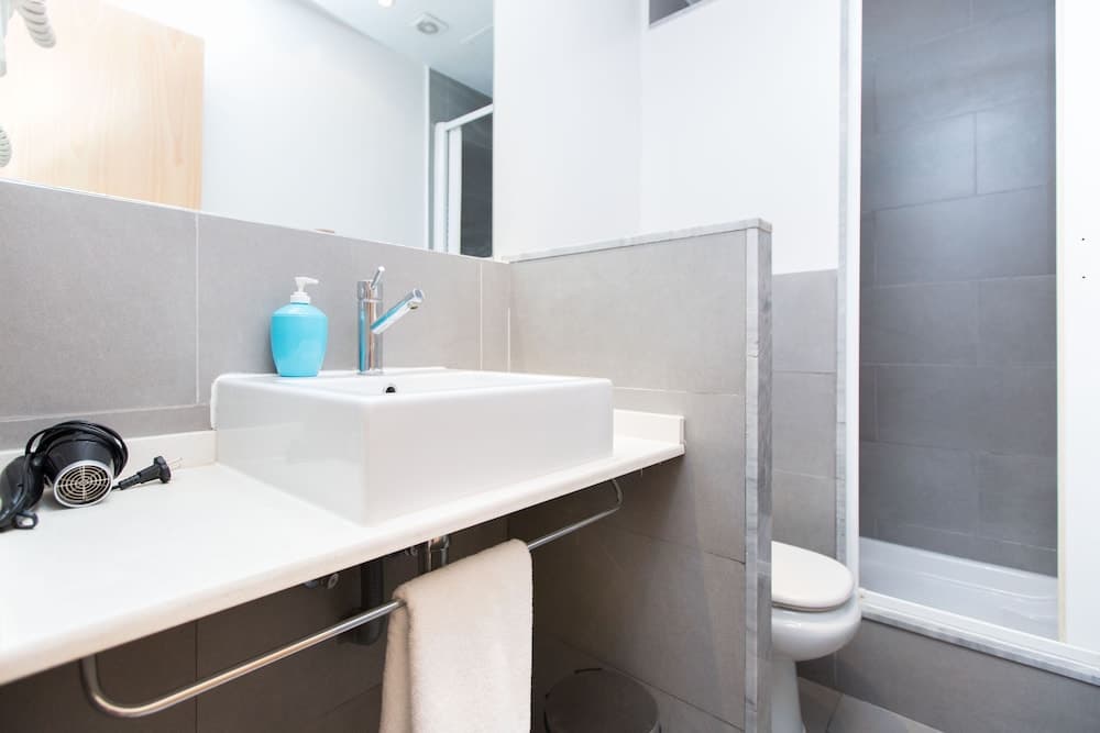 AinB Las Ramblas Colón Apartments, Barcelona, photo 3