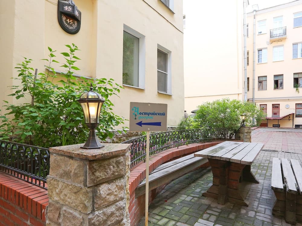 Austrian Yard at Furshtatskaya 45, photo 1