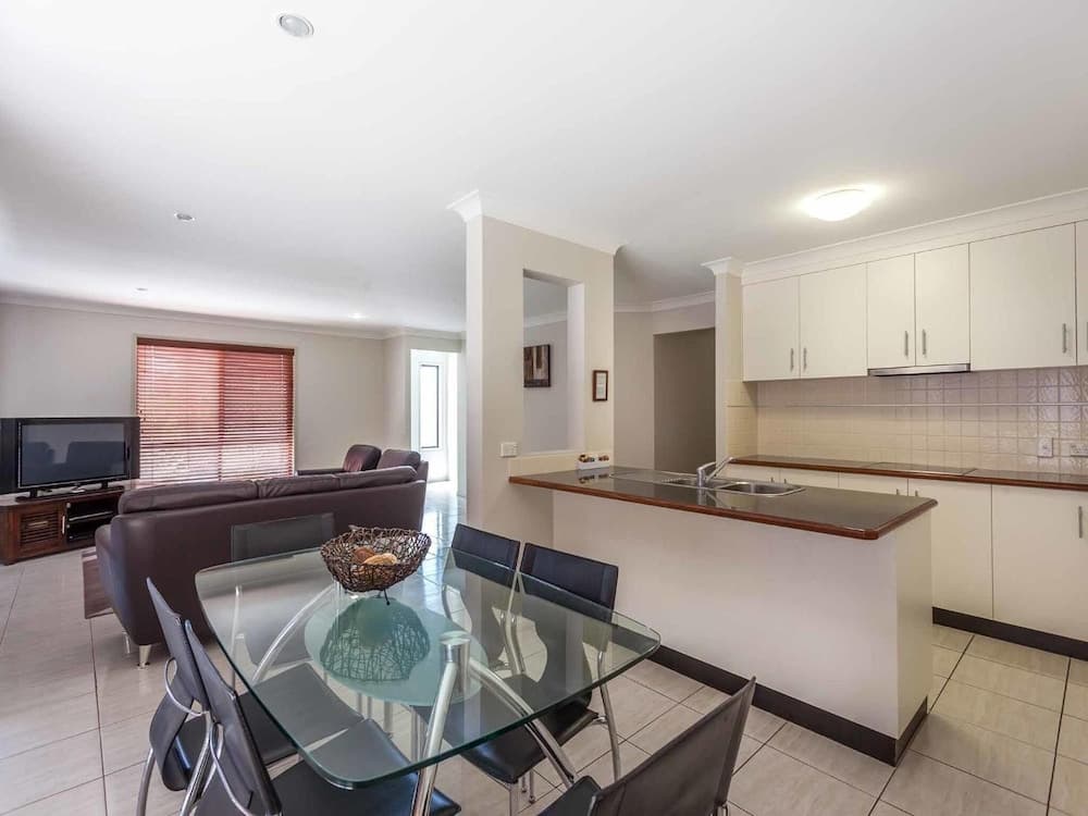 Annand Mews Serviced Apartments, Harristown, photo 5