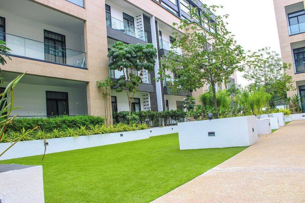 Embassy gardens luxury by Cozy, photo 1