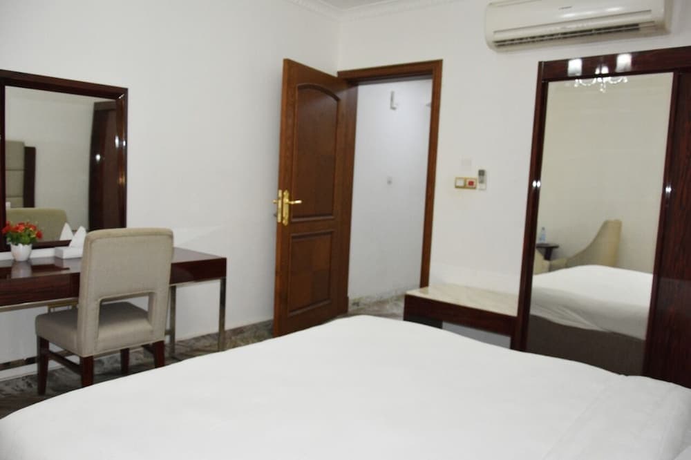 ROYAL SUITE HOTEL APARTMENTS, Saham, photo 5