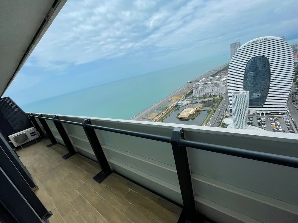Apartment with view of the sea and city, Batumi, photo 5