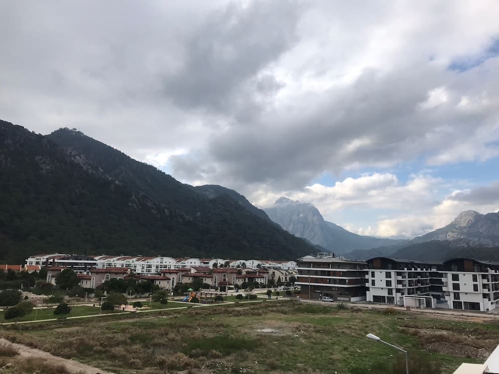Yücemek Apart, Konyaalti