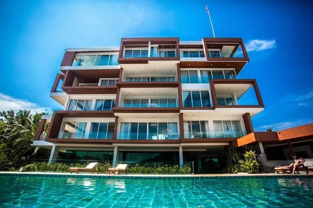 Q Conzept Condominium, Karon
