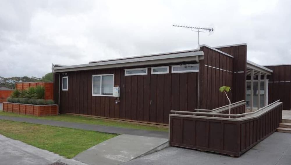 Parakai Springs Lodge, Helensville