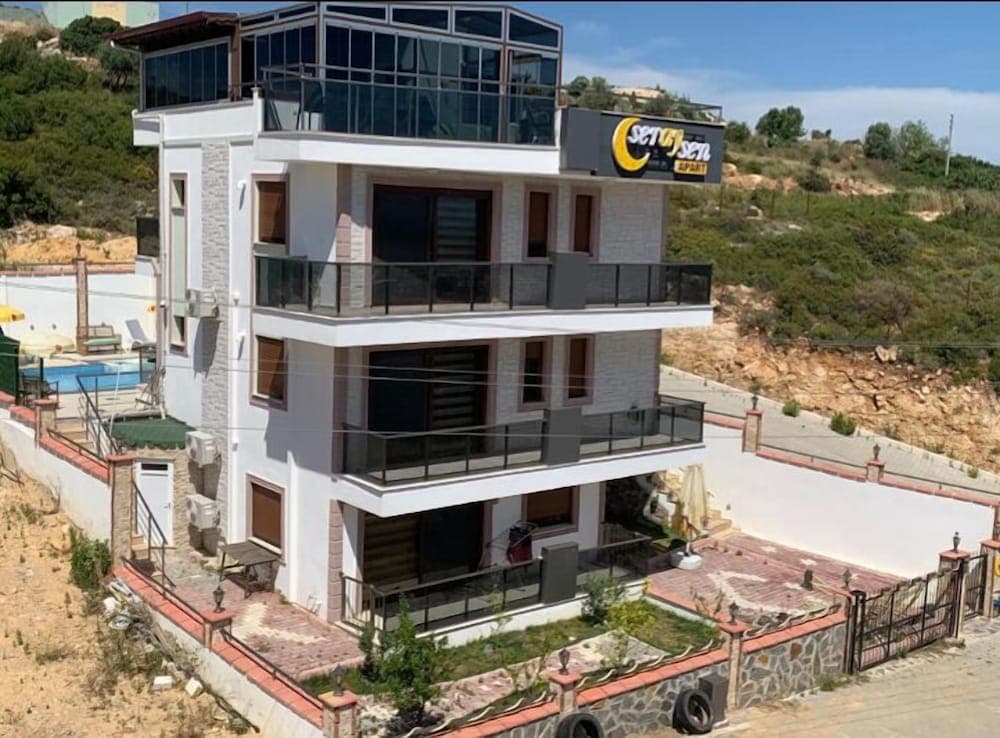 Seraysen Apart, Seferihisar