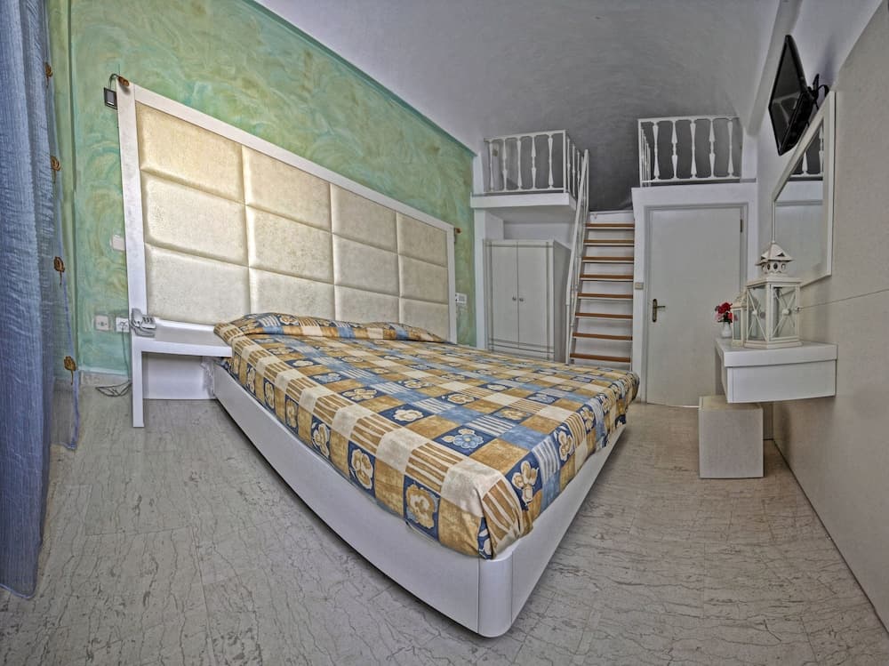 Sellada Apartments, Santorini, photo 5