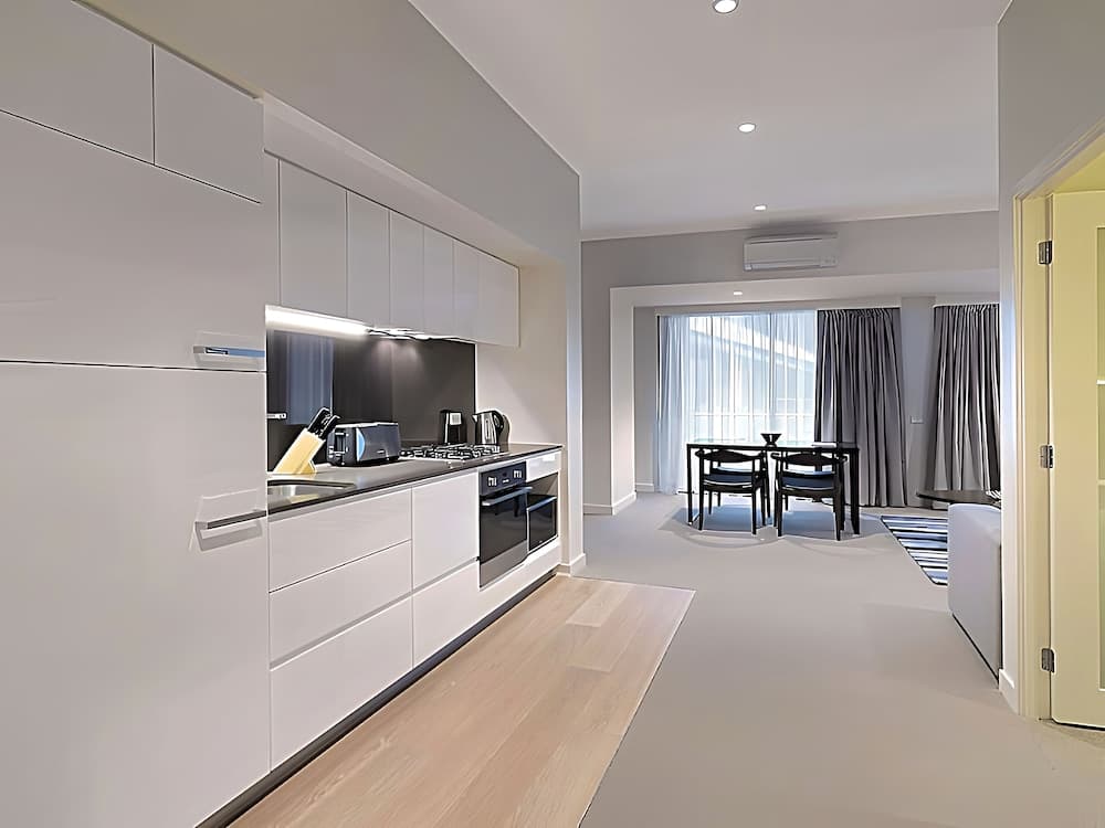 Melbourne Suites, Melbourne