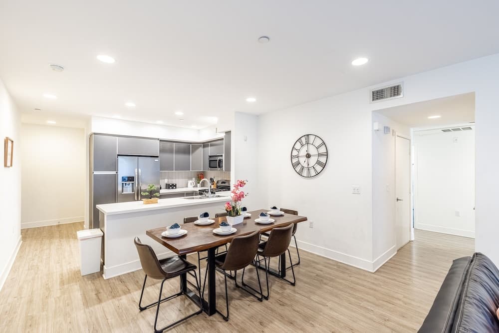 Heaven on Hollywood Boulevard Furnished Apartments, Los Angeles, photo 6