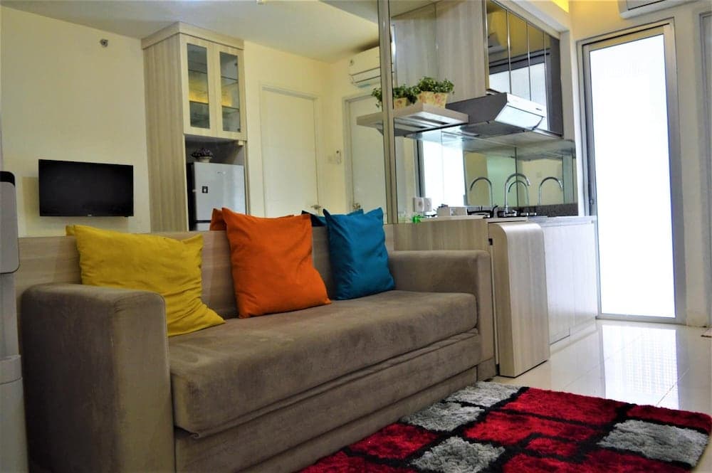 Roomku at Bassura City Apartment, Jakarta, photo 3