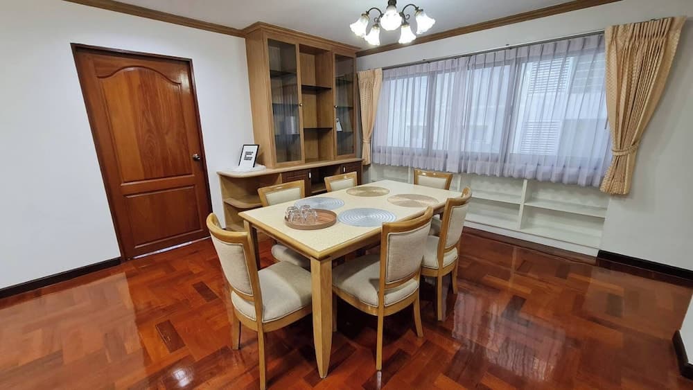 Baan Arthit, Bangkok