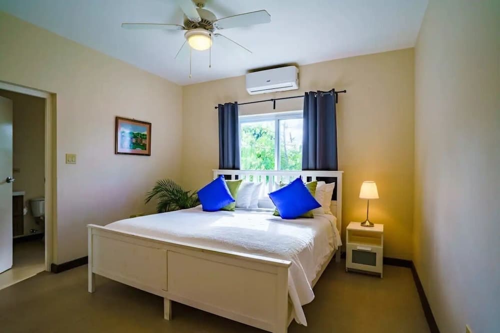 Nianna Coral Bay Luxurious Townhouse- 3, Montego Bay