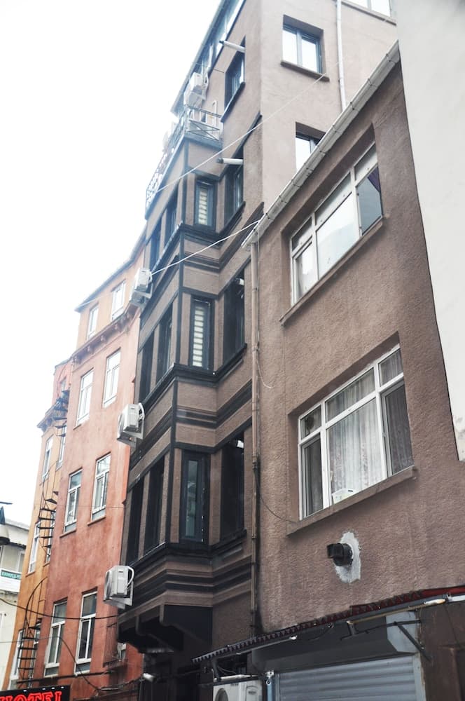 The Queen's Istanbul, Istanbul