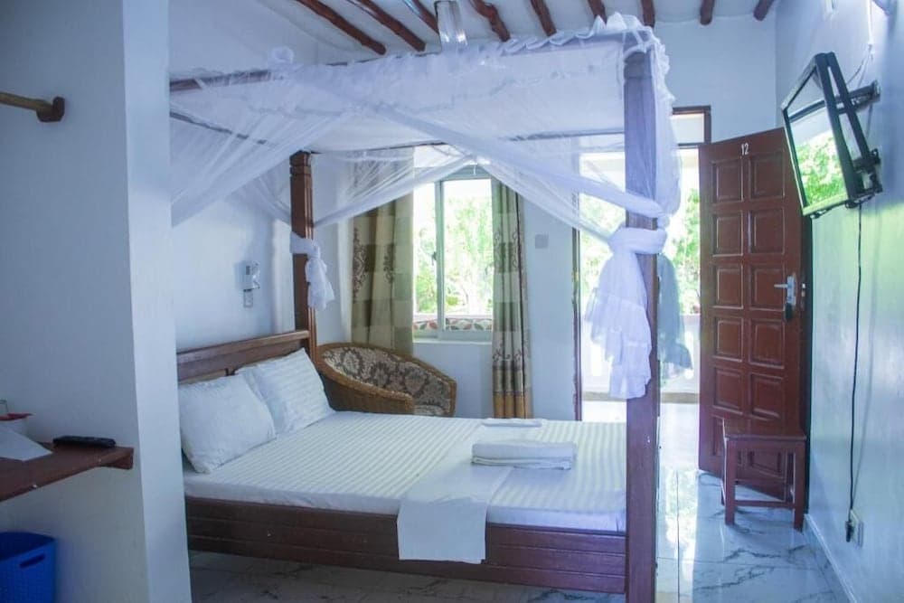 Manyatta Hotels and Apartments, Diani Beach, photo 3
