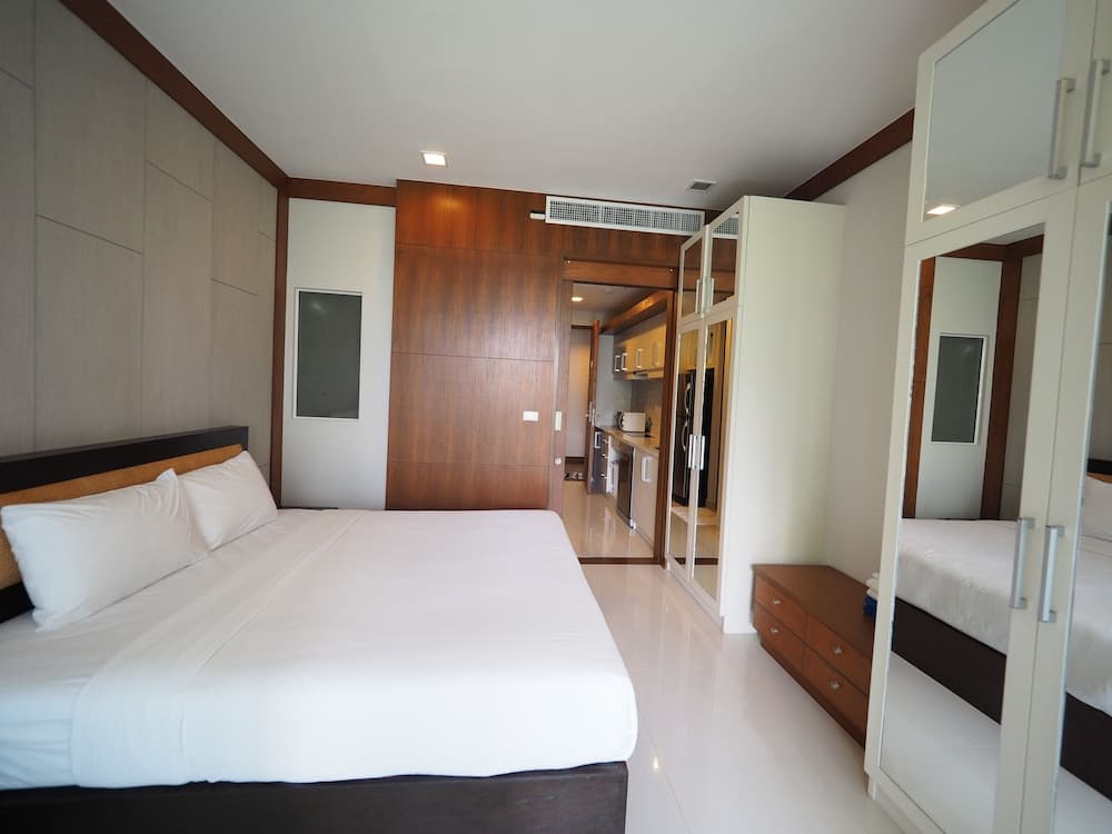 Q Conzept Condominium, Karon, photo 4