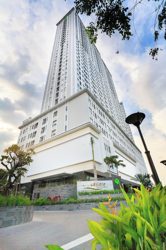 REM Rivergate Garden Pool Signature Apartments, Ho Chi Minh City