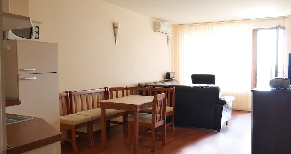 Sea View Rental Front Beach, Golden Sands, photo 2