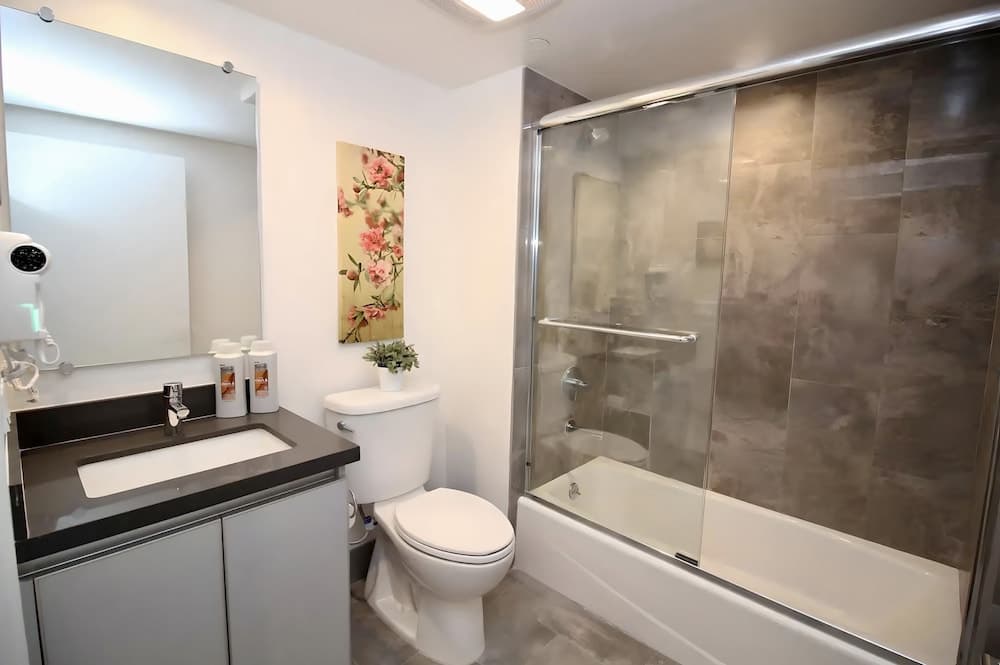 Bathroom at Los Angeles Deluxe Suites - 2 Bedrooms & 2 Bathrooms