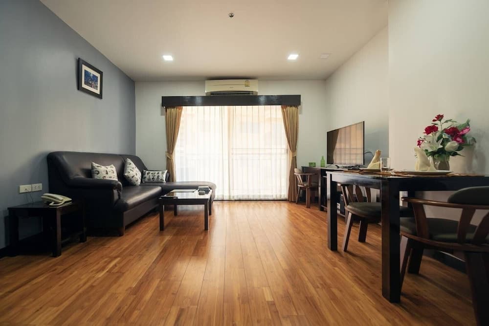 J - Town Serviced Apartments, Si Racha, photo 5