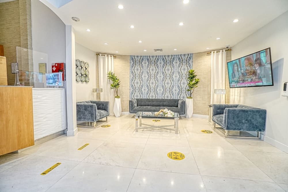 Private Apartment at the Congress, Miami Beach