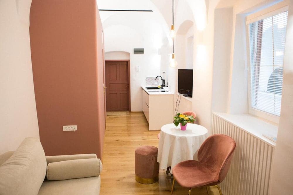 Codelli Deluxe Unique Fresko Apartments, Ljubljana, photo 4